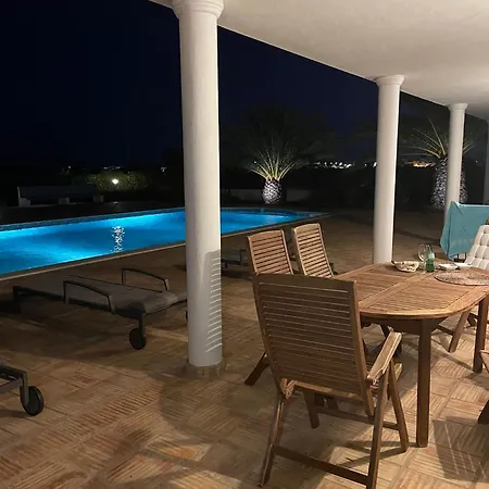 Ben - Private Pool Garden, Sun Day فيلة